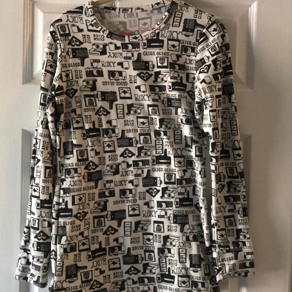 Juniors size medium roxy cameras shirt